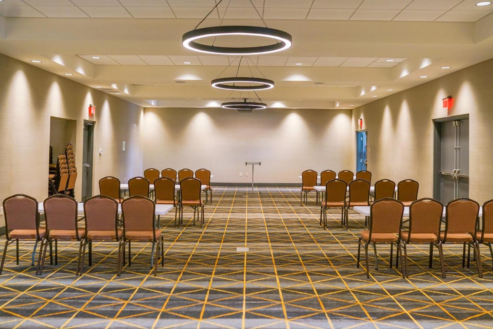 Holiday Inn & Suites - Fayetteville W-Fort Bragg Area By Ihg Екстер'єр фото